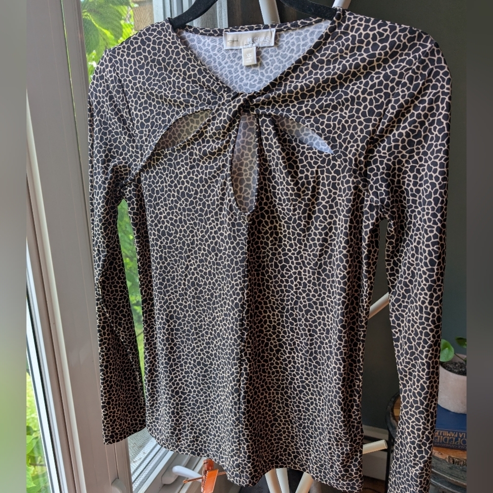 545-MICHAEL Michael Kors Animal Print Keyhole Blouse